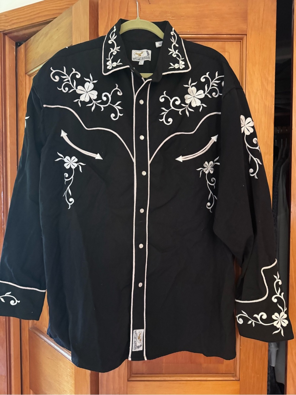 Men's Panhandle Slim Vintage Western Embroidered Shirt w/White Floral Accents
